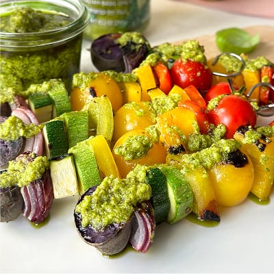 Gemüsespieße mit Zitronenpesto