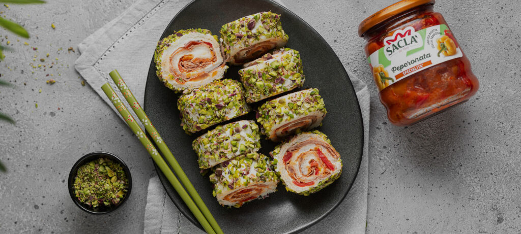 Sandwich-Brot „Sushi“ mit Saclà Peperonata, Roastbeef und Frischkäse