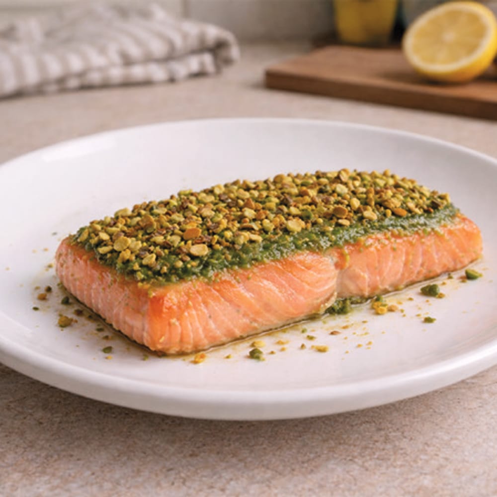 Lachs mit Friariellipesto und Pistazienkruste